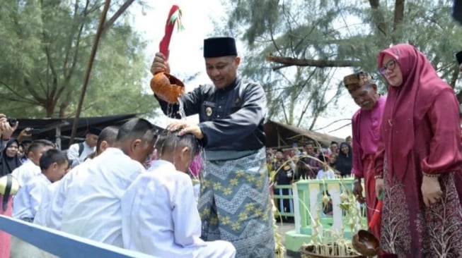 Lestarikan Budaya Leluhur, Festival Mandi Safar Kembali Digelar